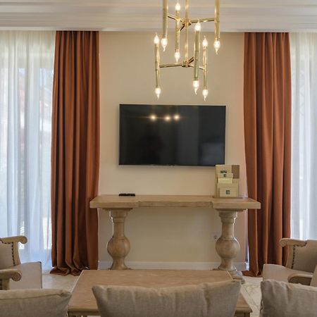Eco Therma Village Kranevo Luaran gambar A living room with a television