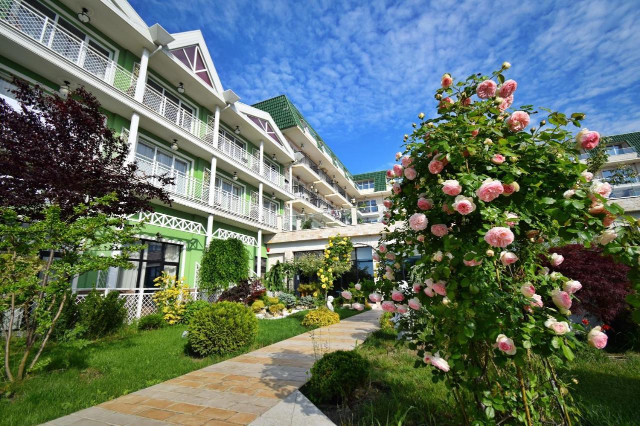 Eco Therma Village Kranevo Luaran gambar The hotel's courtyard