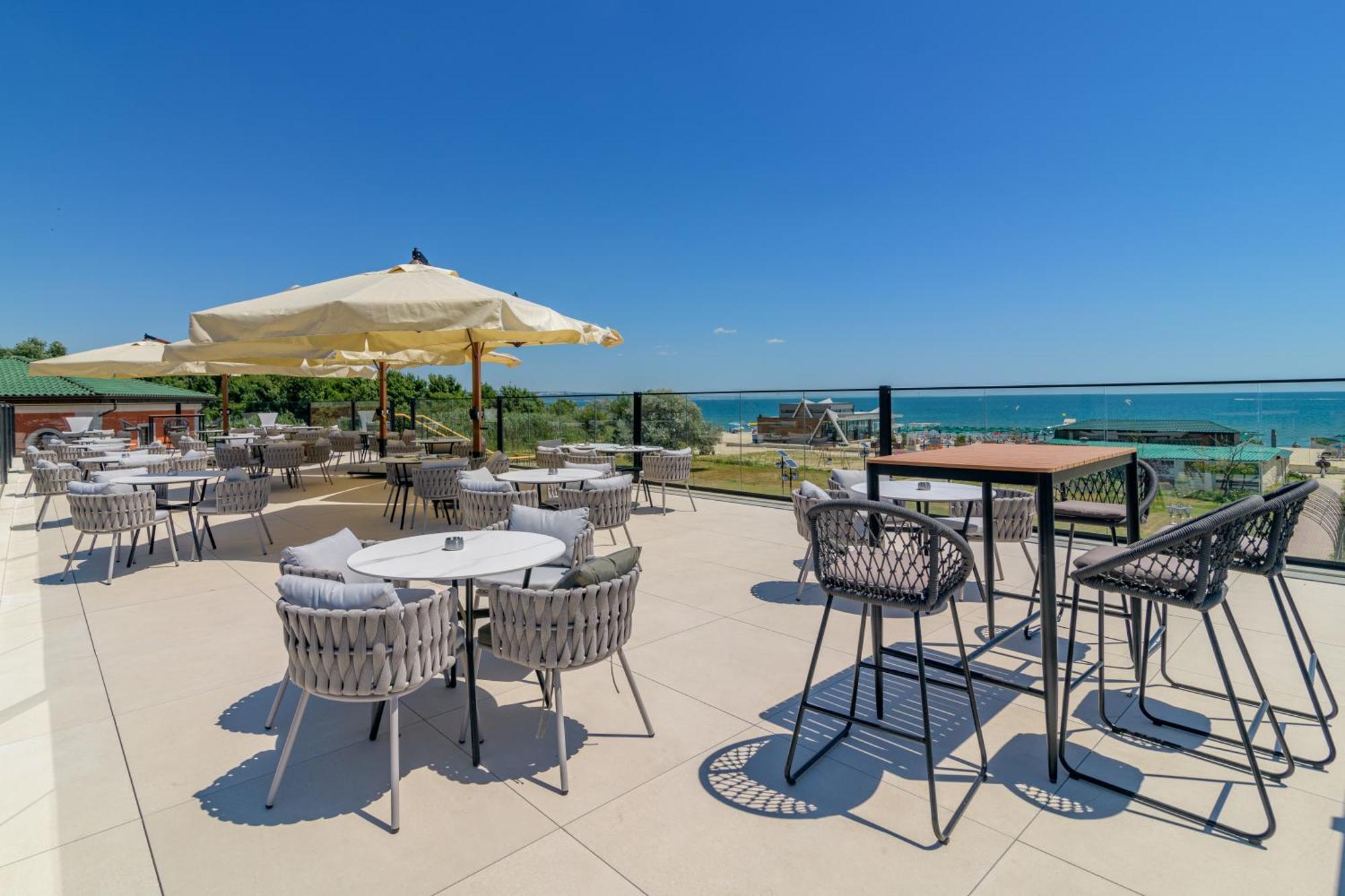 Eco Therma Village Kranevo Luaran gambar The rooftop bar at the hotel